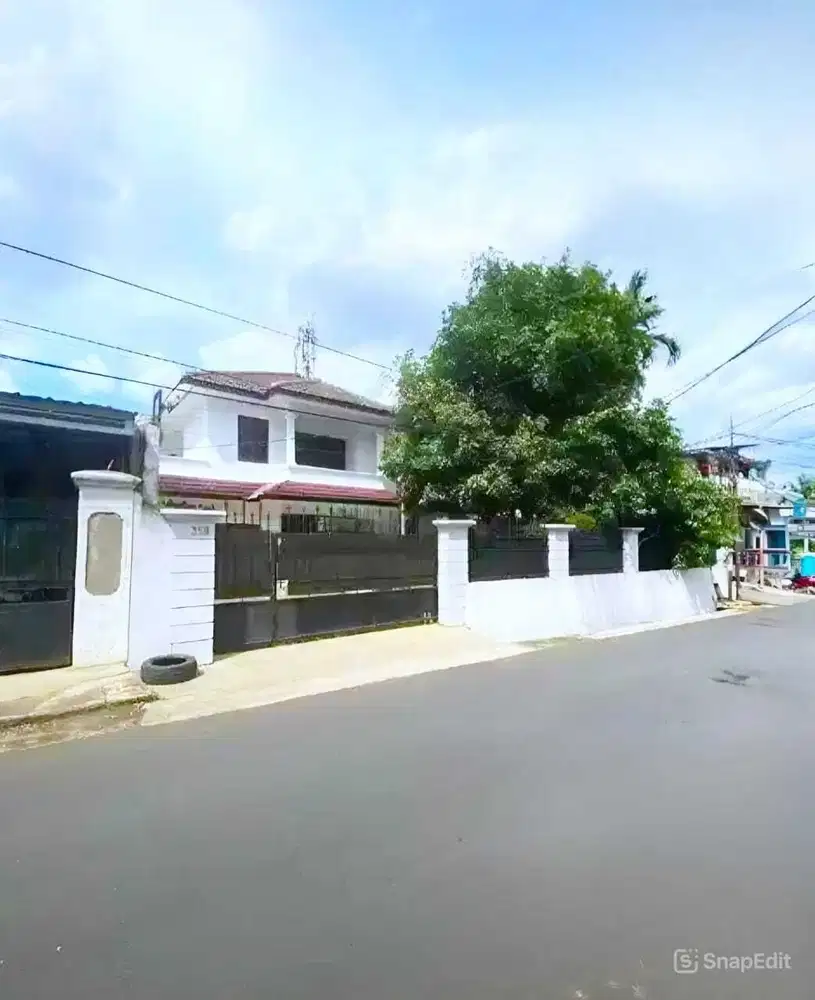 Di sewa kan Rumah siap huni ada kolam renang pribadi Cipete Selatan