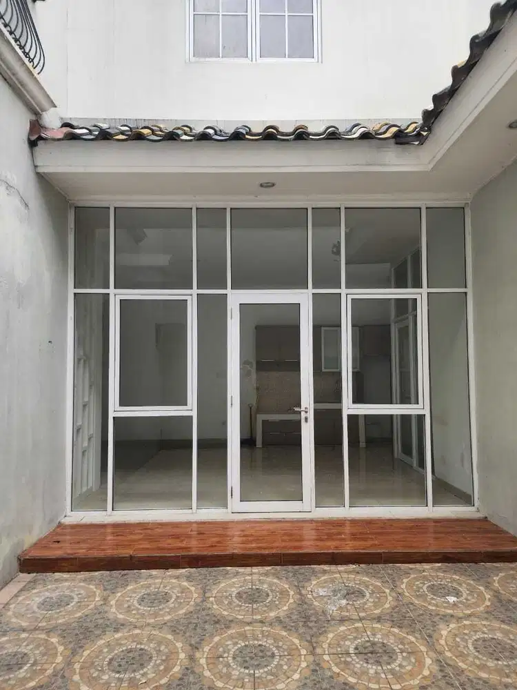 Disewakan Cepat Rumah Full AC dekat Club House di Alicante Paramount