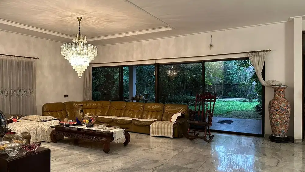 DIJUAL RUMAH MEWAH ELEGAN KAWASAN PERMATA HIJAU