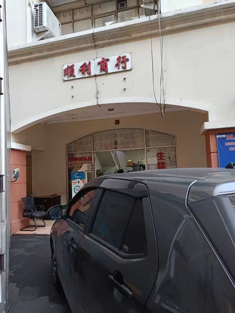 di jual ruko gajah mada 3 lantai