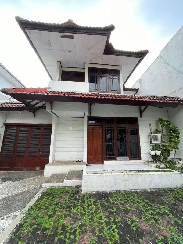 RUMAH KEREN LINGKUNGAN ISTIMEWA DI KOMPLEK EXCLUSIVE RAWAMANGUN