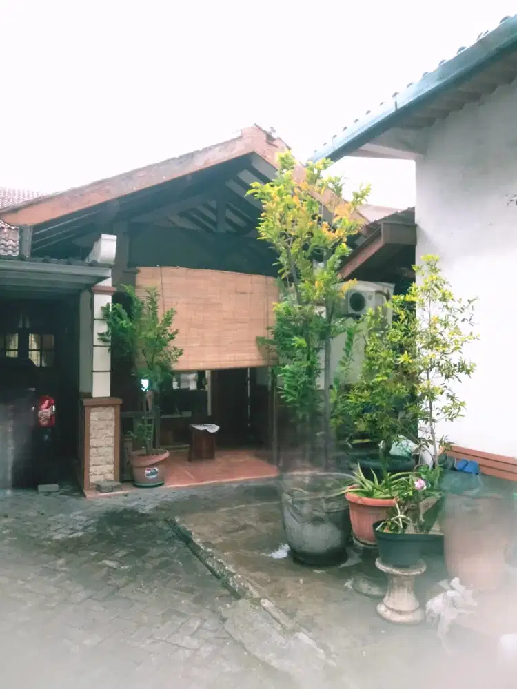 DIJUAL RUMAH TINGGAL DENGAN TEMPAT USAHA DI TENGGER BENOWO SURABAYA