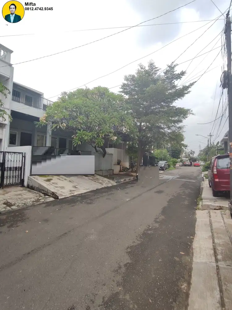 296. Dijual Rumah 2 Lantai di Pulomas Pulo Gadung Jakarta Timur