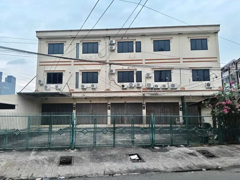Ruko usaha 5 gandeng 3 lantai dijual Tomang Jakarta Barat