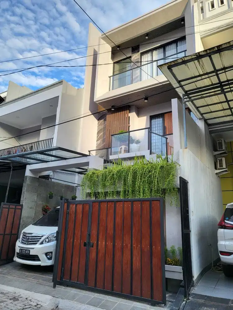 Jual Rumah Sunter 3 lantai