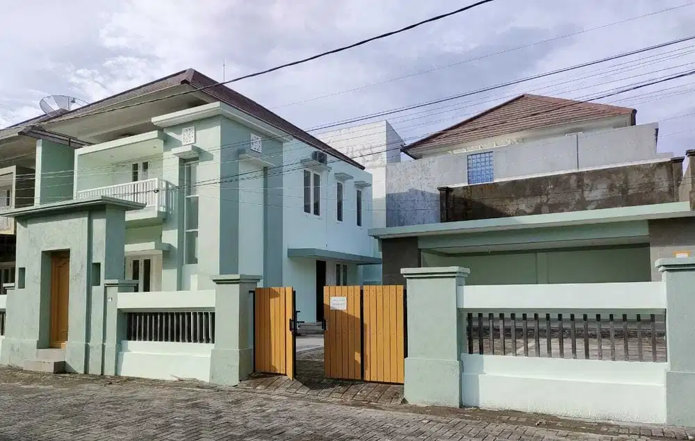 DISEWAKAN RUMAH 2 LANTAI PERUM ONE GATE BYPASS NGURAH RAI PEDUN