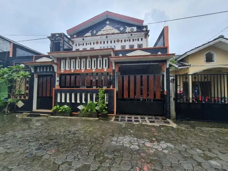 Rumah 2 lantai etnik kayu jati di gedongan colomadu