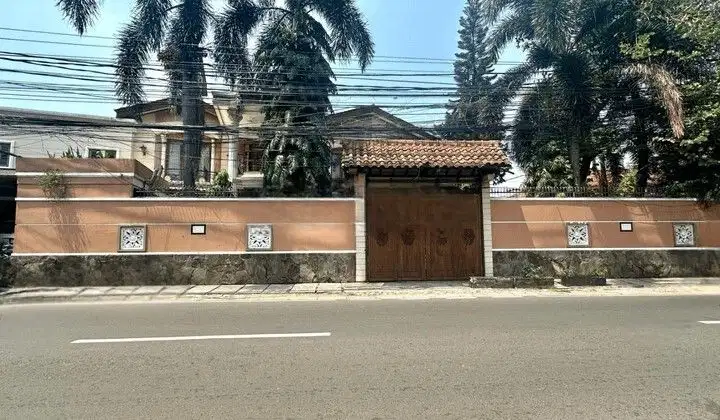 Rumah 2Lt Dengan Private Pool di Jatipadang Raya Pasar Minggu