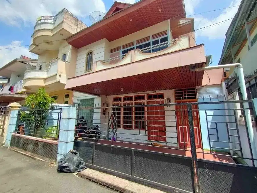 Rumah PUSAT Kota daerah Jendral Urip (Matahari Mall) 2 Lantai -4 Kamar