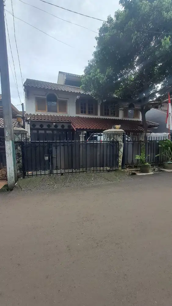 LUAS DAN MEWAH RUMAH TINGGAL DI REMPOA TANGERANG SELATAN