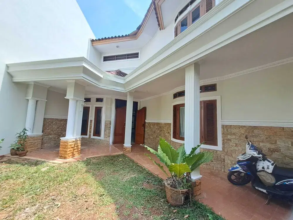 Disewakan Rumah 2 lantai rapih siap huni Cinere depok