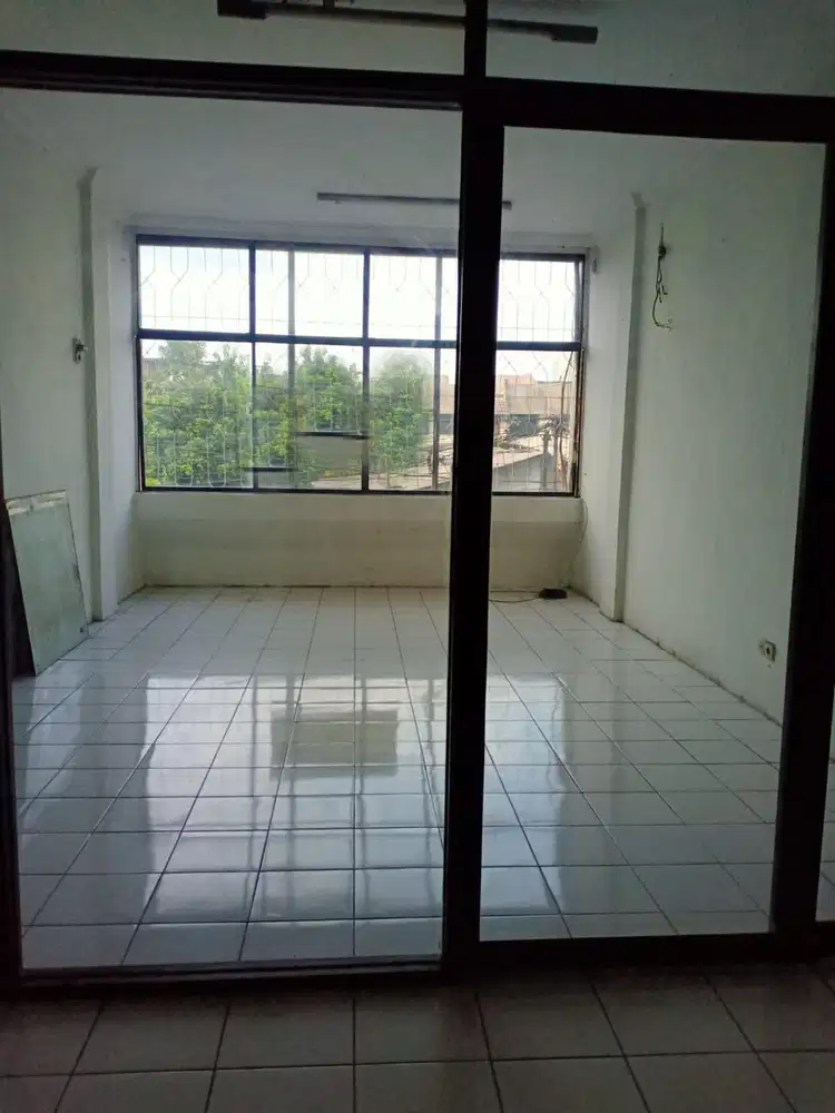 DISEWAKAN RUKO AREA KOMERSIL BANGUNAN 4 LANTAI DI DURI KEPA