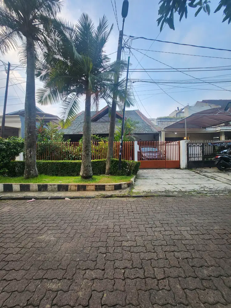 DIJUAL RUMAH TERAWAT SIAP HUNI JLN LEBAR DLM KOMP DKT MRT DI LBK BULUS