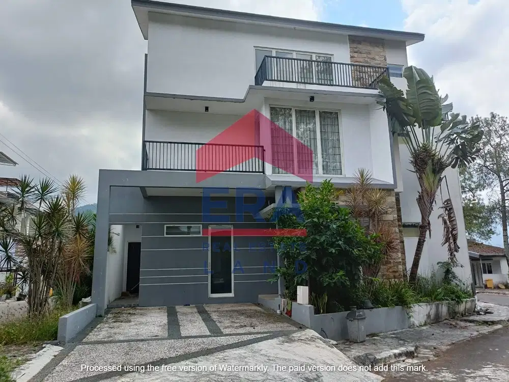 Dijual Rumah 3 Lantai di Perumahan Panorama Batu