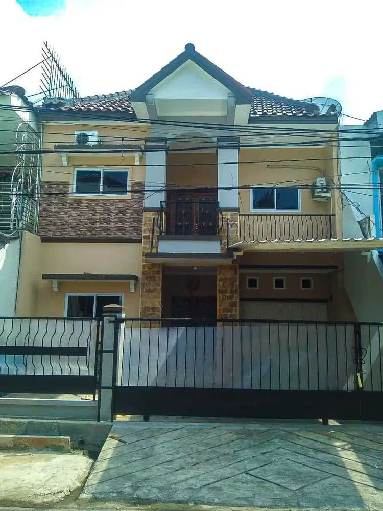 Rumah 4 kamar semi furnish kelapa gading