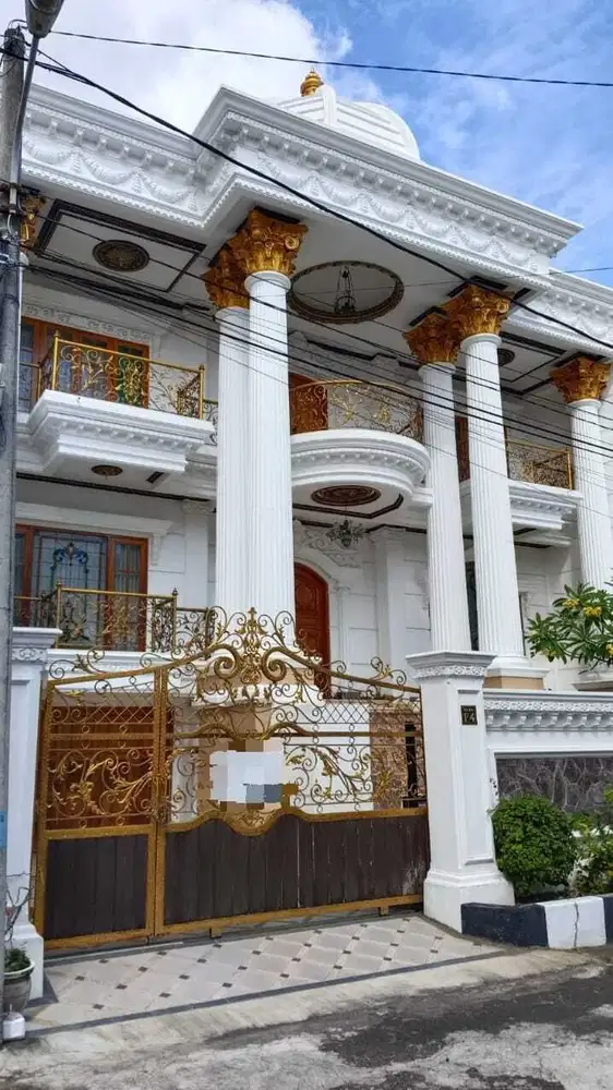 Dijual Rumah Mewah Dalam Kompleks Perumahan Dekat TSM