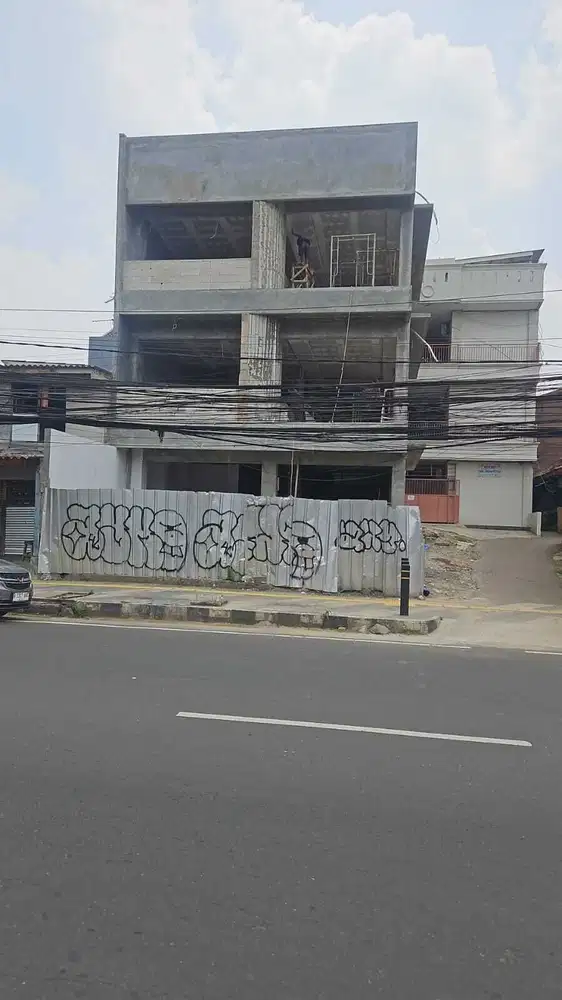 Sewa ruko di akses ui Depok jl kelapa dua wetan Bangunan baru 3 lantai