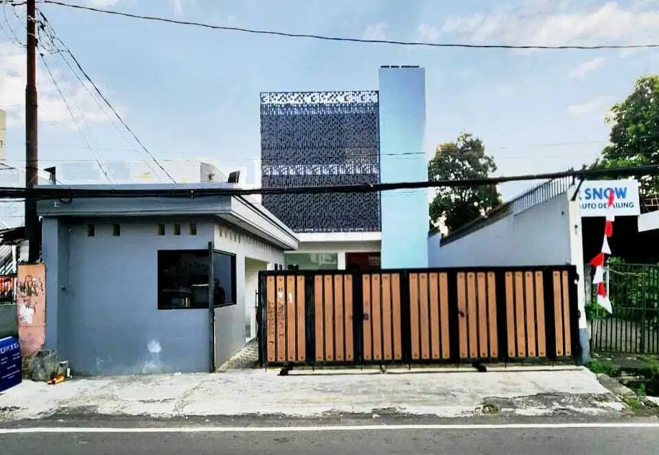 Z81 Gedung 3 Lantai 500 m2 Strategis di Cilandak Jakarta Selatan