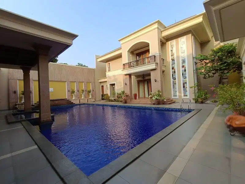 Rumah Mewah 3.5 lantai 40x35 Pasir Putih Ancol Timur ada kolam renang