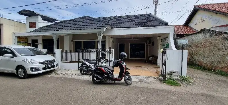 rumah sangat strategis nempel Rumah Sakit Sari Asih dan pintu tol