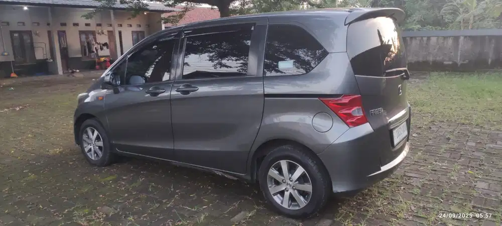 Honda Freed 2010 Bensin