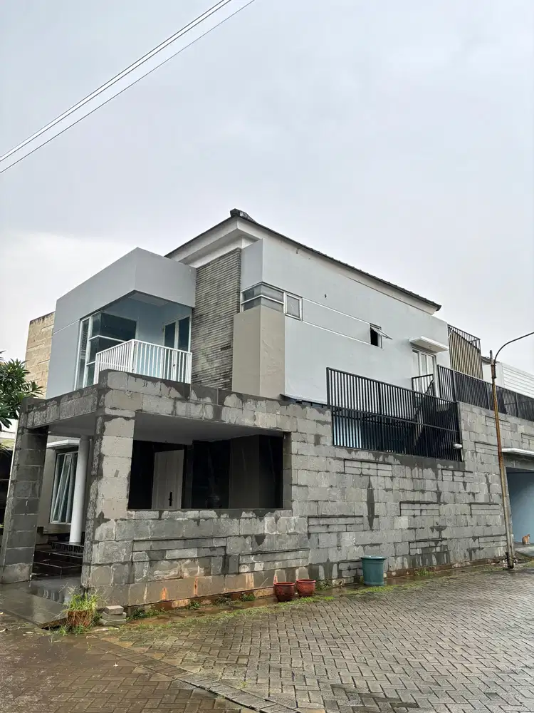Dijual Rumah luas Mewah Lokasi strategis di Villa Mutiara Cibubur