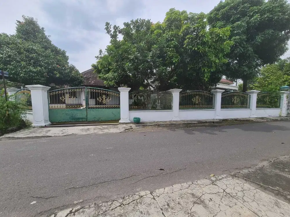 Rumah Bagus Nuansa Jawa Klasik di Punggawan Banjarsari Solo