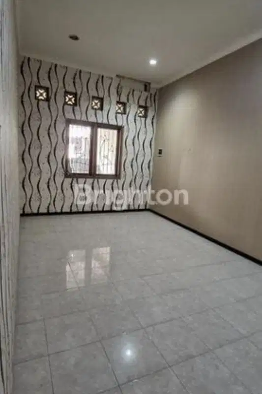 Rumah Solo Baru Kamar banyak Bisa untuk usaha dan tinggal