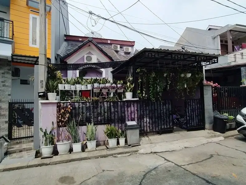 RUMAH SEKEN 2 LANTAI DI PERUMAHAN BUKIT GOLF RIVERSIDE, BEBAS BANJIR