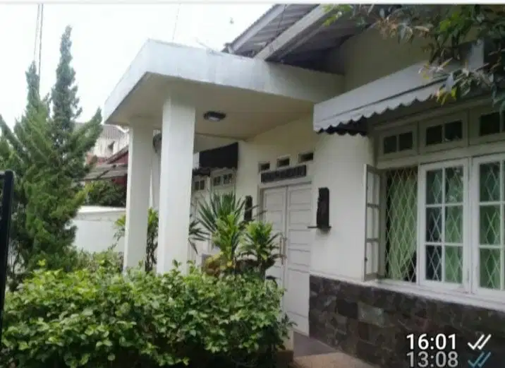 Dijual rumah hook di pinggir jalan raya Bintaro Jaya sektor 2