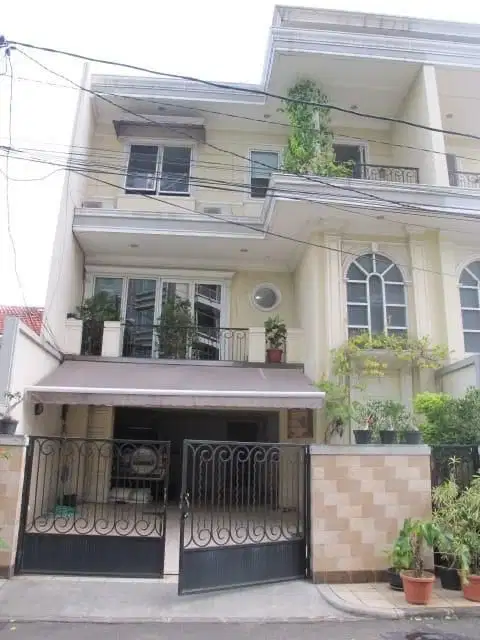 Dijual rumah second mewah semifurnished di setiabudi jakarta