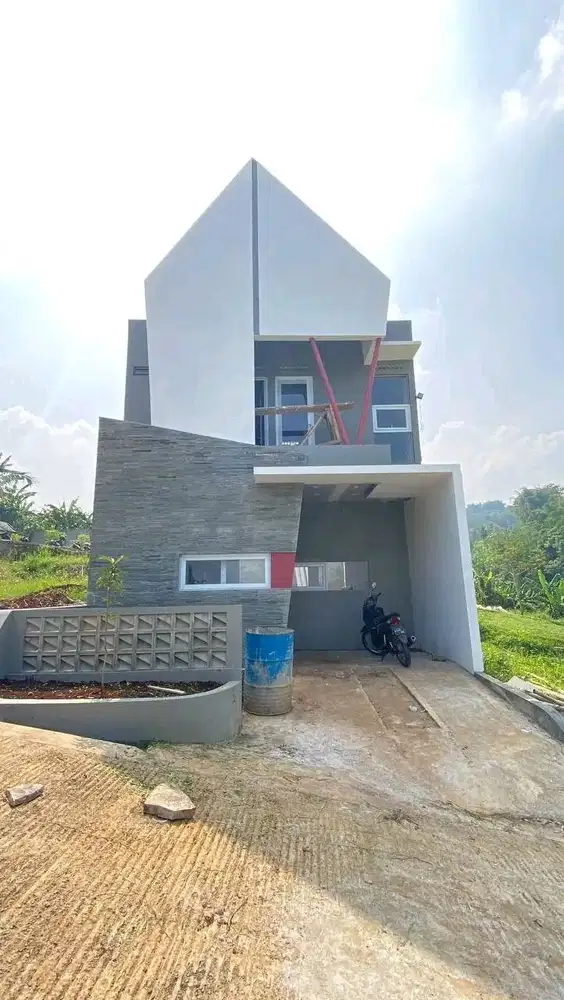 Dijual rumah 2 lantai cluster one gate KPR di jatihandap dkt padasuka