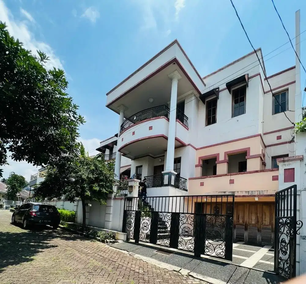 Rumah mewah klasic 2 lt Jl. Ahmad Yani Tanah Sareal Bogor
