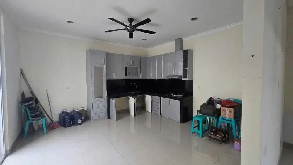 Rumah Green Lake City Amerika Latin Semi Furnished