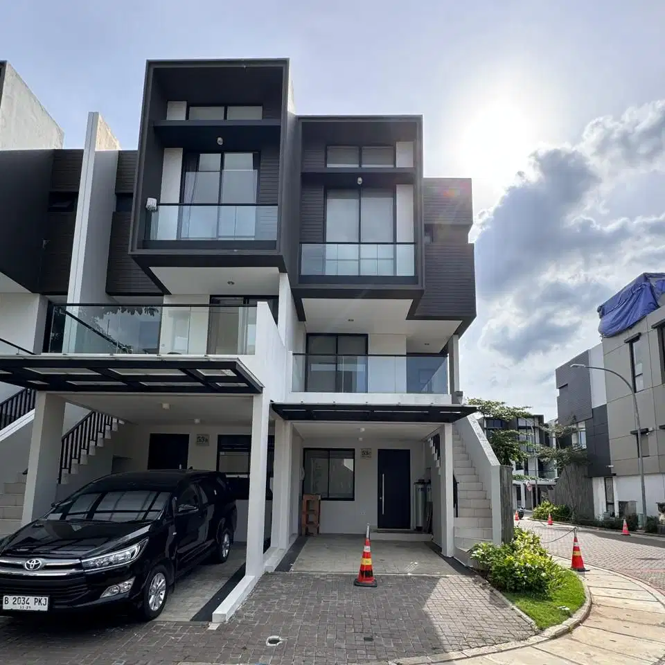 Disewakan Rumah Pik Mewah Brand New Full Furnish