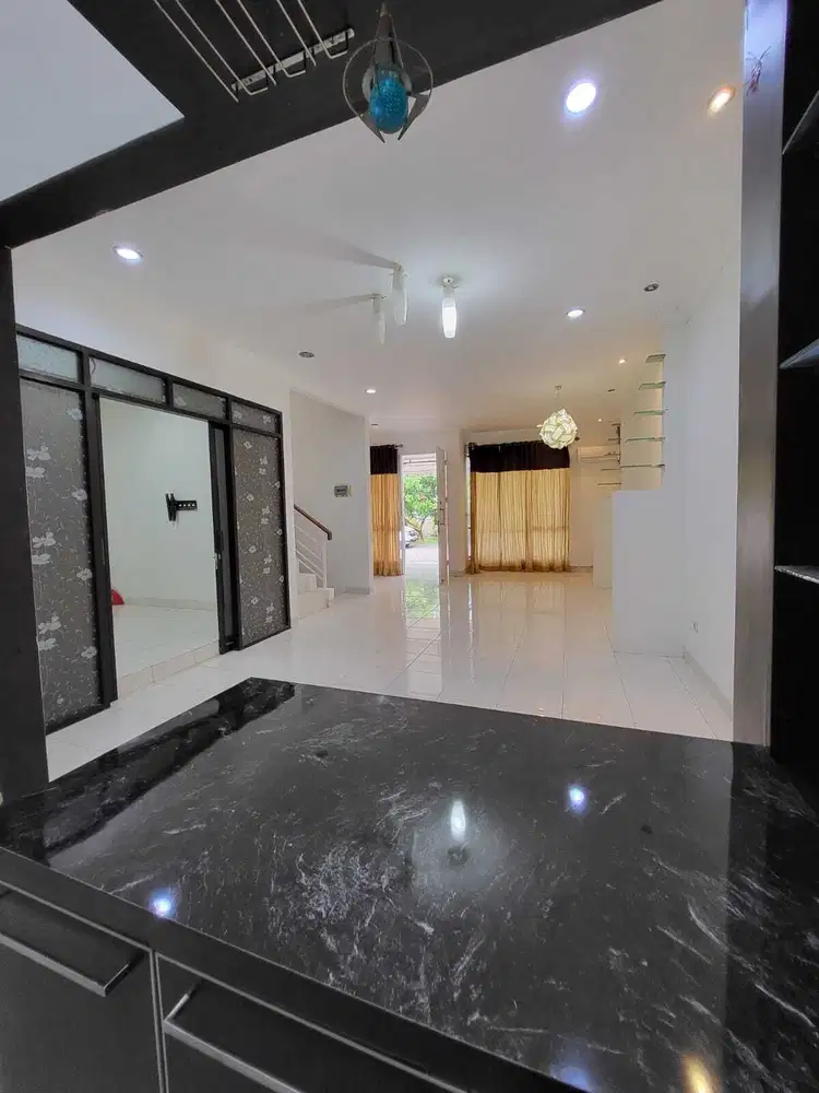 Rumah Hoek Dekat Kampus, Mall dan Akses Tol di Foresta BSD City