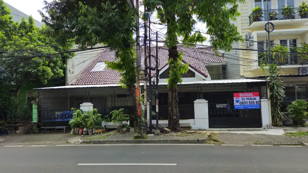 Disewakan rumah bisa untuk usaha dengan lokasi yang strategis dekat restoran central, Tomang (jak-bar) sederet dapur coklat