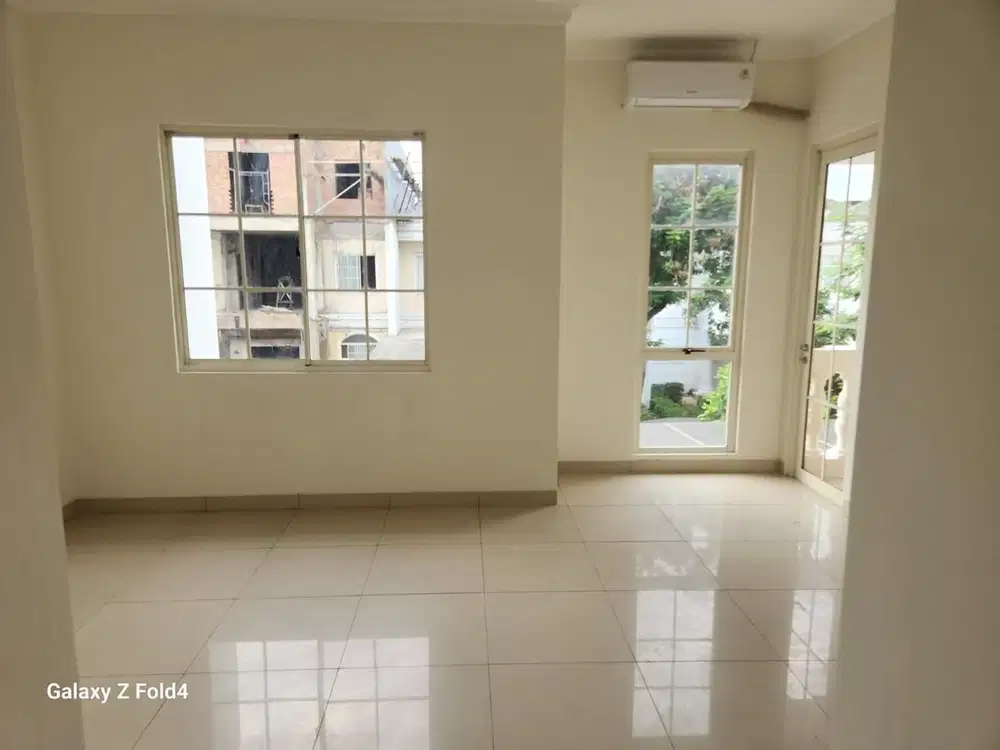 DISEWA Rumah Green Lake City, Cipondoh, Kota Tangerang cluster Europe