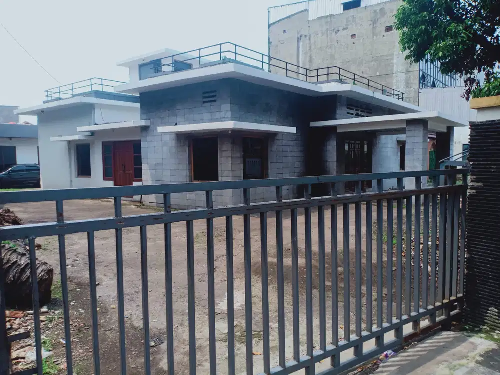 DIJUAL DAN DISEWAKAN RUMAH DUA MUKA COCOK UNTUK KANTOR DI MENTENG