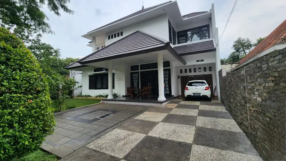 Turun Harga ! Rumah Besar Luas Area Jl Riau Martadinata Cocok Untuk Investasi Hunian Dan Hotel Atau resto