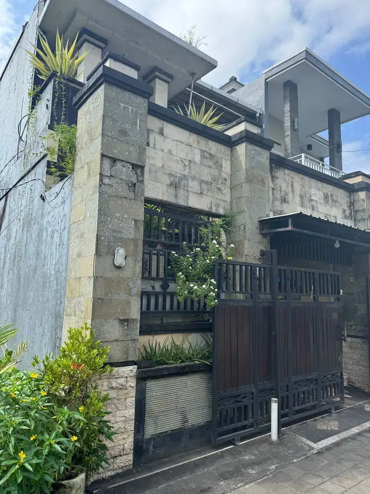 Dijual Rumah lntai dua muding tengah Krobokan