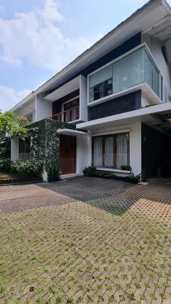 DIJUAL RUMAH HOEK MODERN MINIMALIS DALAM KOMPLEK DI SINABUNG KEBAYORAN