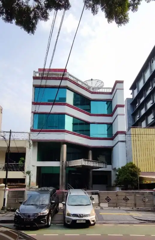 Gedung 4 Lantai + Basement 357m² Menteng Jakpus hadap Utara