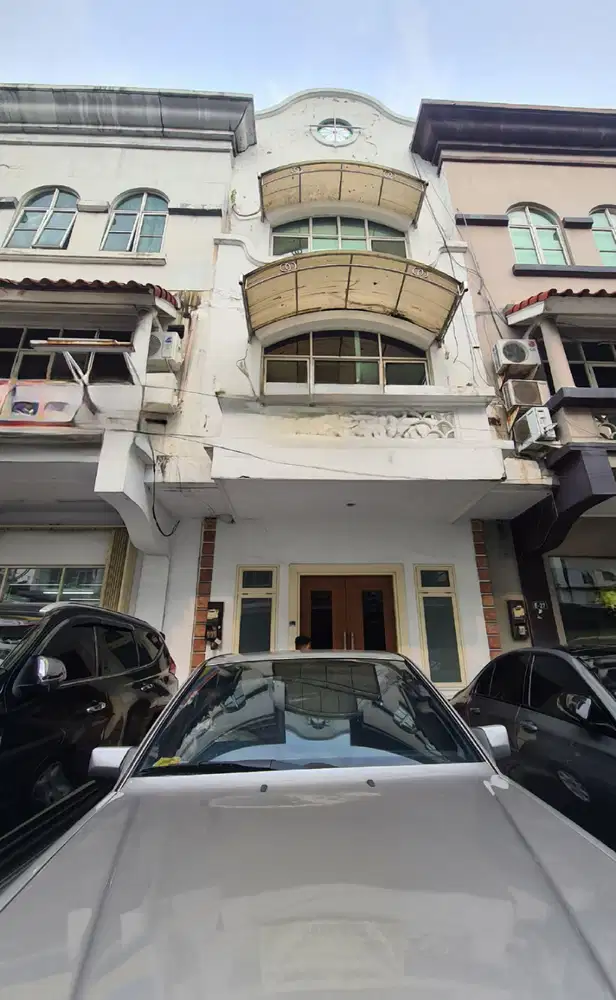 RUKO PERMATA SENAYAN 3 LANTAI FURNISHED EX KANTOR SIAP HUNI DEKAT KRL
