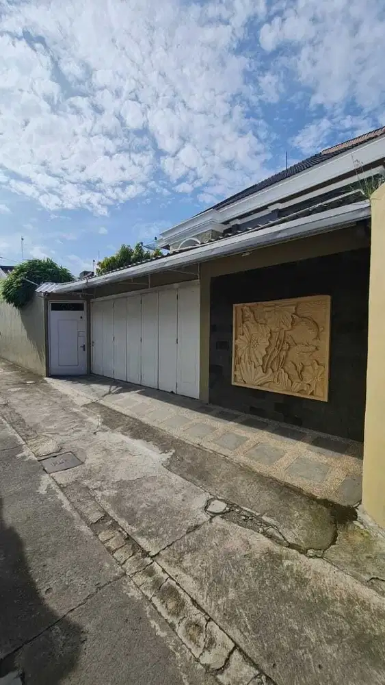 Rumah mewah modern minimalis pusat kota di serengan solo