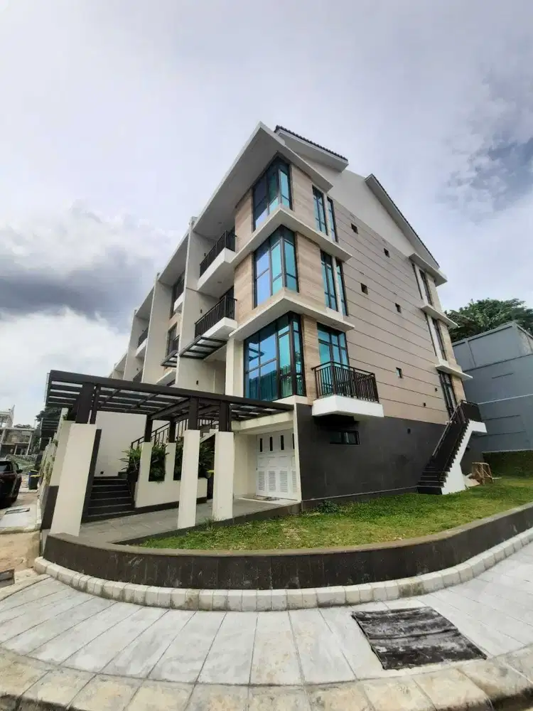 Hunian Townhouse 4 lantai Pondok Pinang Konsep Modern Glass House