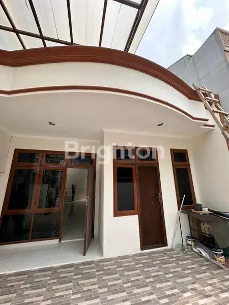 RUMAH BAGUS 2 LANTAI TAMAN RATU