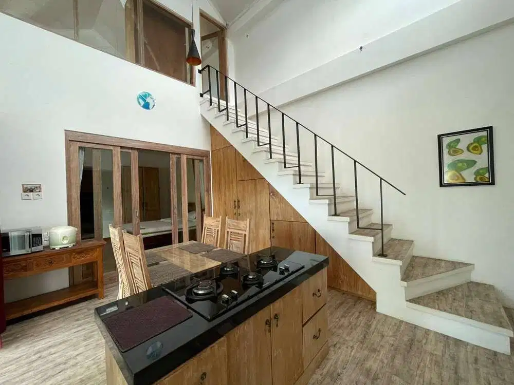 SPACIOUS WESTERN STYLE HOUSE