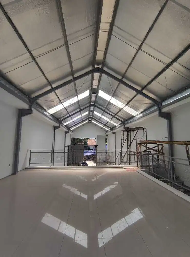 Gudang ruang usaha di mainroad ciateul kota bandung