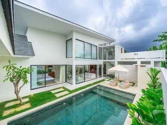Villa berkelas 2lt full furnish central seminyak hny jl kaki ke pantai